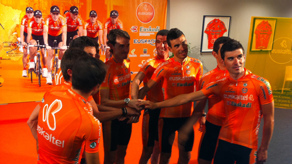 Euskaltel_for_japan_1.jpg